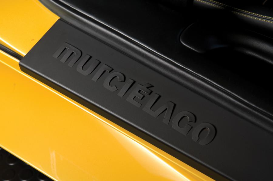 Lamborghini Murcielago 2002 года  (фото 2 из 14)